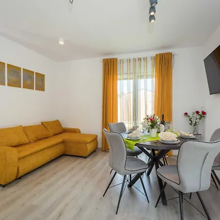 Сasa de vacaciones Eco House - 100 M From The