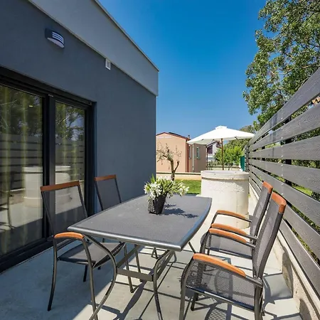 House In Near Rock בית נופש *